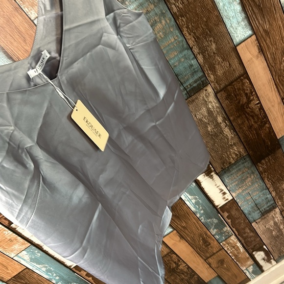 EKouaer Medium silver tank blouse - Picture 10 of 10